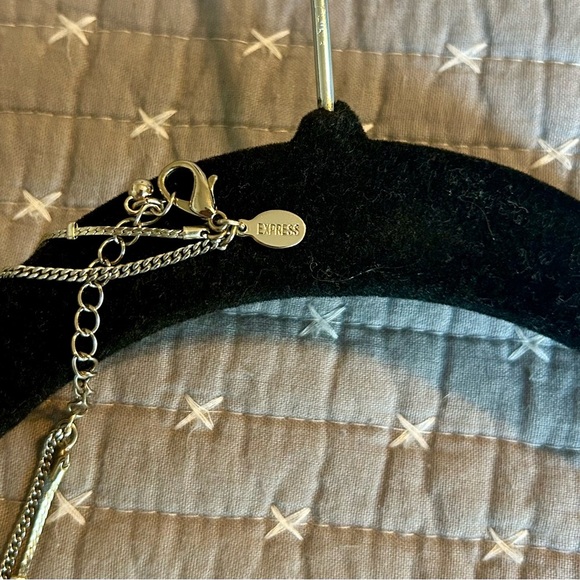 (Bundle 2 for $20) Express Gold Floral Charm Necklace - Early 2000’s Vintage - Picture 5 of 5